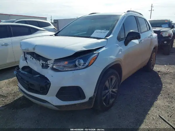 KL7CJPSM1MB376698 2021 CHEVROLET TRAX - Image 2