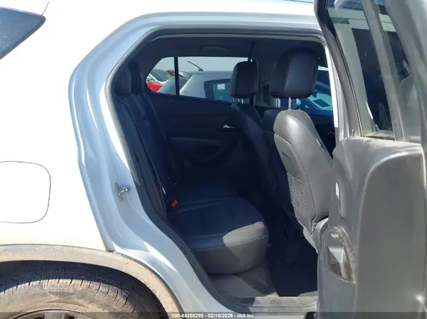 KL7CJPSM1MB376698 2021 CHEVROLET TRAX - Image 8