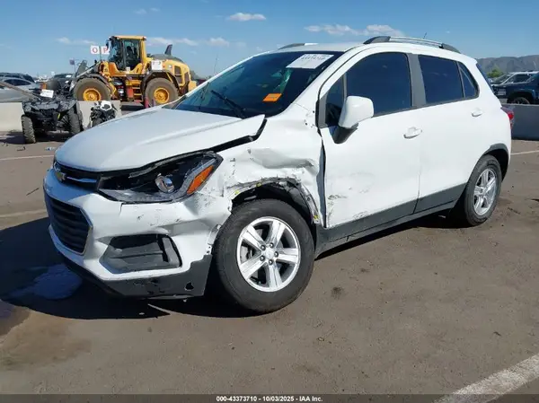 KL7CJPSM1NB512698 2022 CHEVROLET TRAX - Image 2