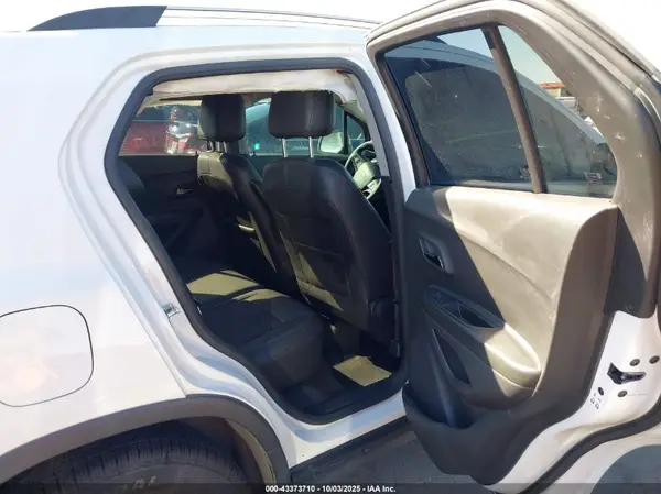 KL7CJPSM1NB512698 2022 CHEVROLET TRAX - Image 8