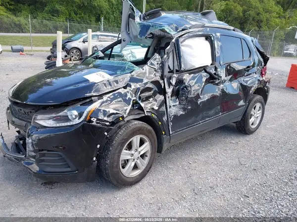 KL7CJPSM1NB520493 2022 CHEVROLET TRAX - Image 2