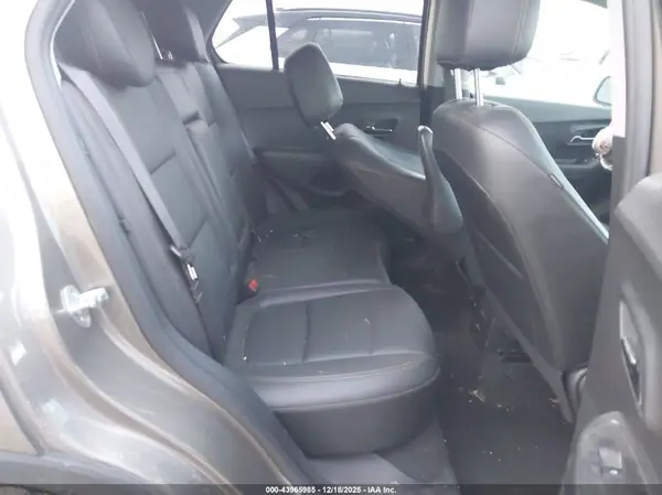 KL7CJPSM1NB525371 2022 CHEVROLET TRAX - Image 8