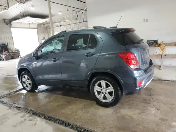 KL7CJPSM1NB527489 2022 CHEVROLET TRAX - Image 2
