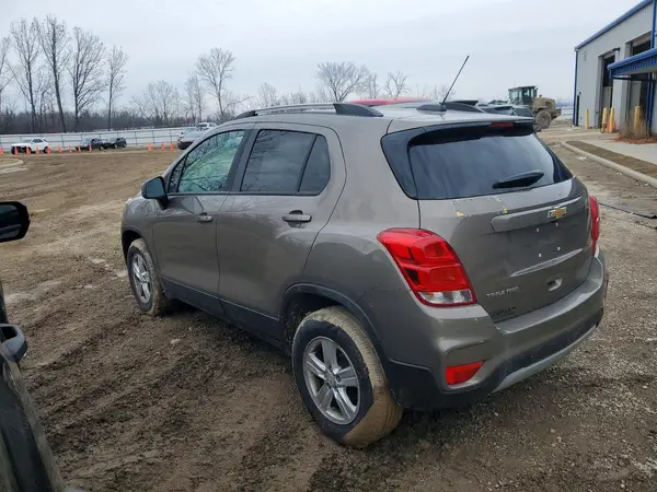 KL7CJPSM1NB528724 2022 CHEVROLET TRAX - Image 2