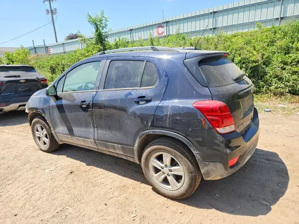 KL7CJPSM1NB529839 2022 CHEVROLET TRAX - Image 2