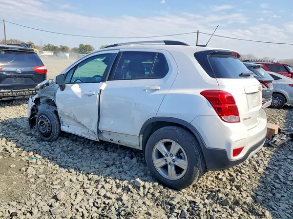 KL7CJPSM1NB533549 2022 CHEVROLET TRAX - Image 2