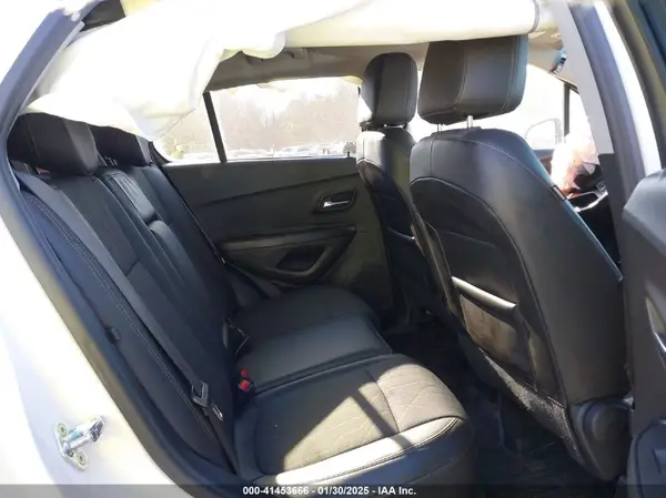 KL7CJPSM1NB548083 2022 CHEVROLET TRAX - Image 8