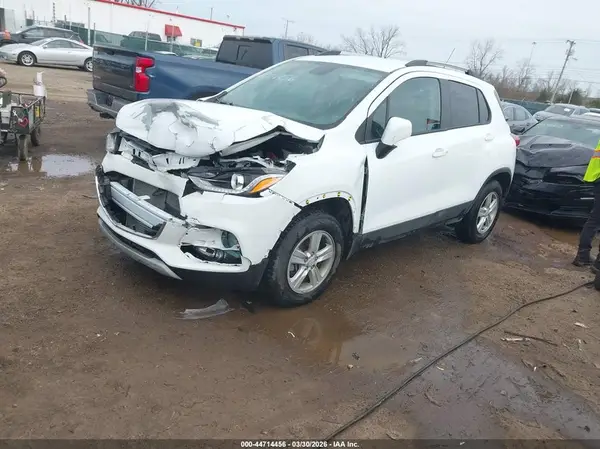 KL7CJPSM1NB551808 2022 CHEVROLET TRAX - Image 2