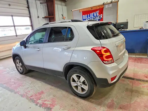 KL7CJPSM1NB560461 2022 CHEVROLET TRAX - Image 2