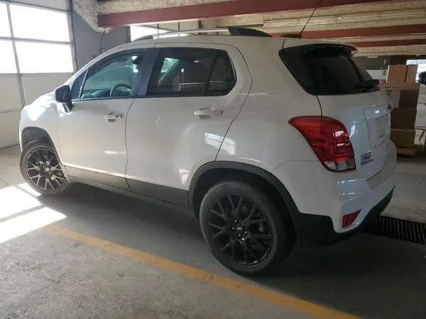 KL7CJPSM1NB561190 2022 CHEVROLET TRAX - Image 2