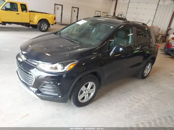 KL7CJPSM1NB563974 2022 CHEVROLET TRAX - Image 2