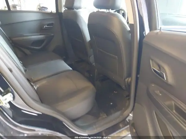 KL7CJPSM1NB563974 2022 CHEVROLET TRAX - Image 8