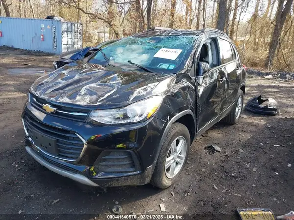 KL7CJPSM1NB565966 2022 CHEVROLET TRAX - Image 2