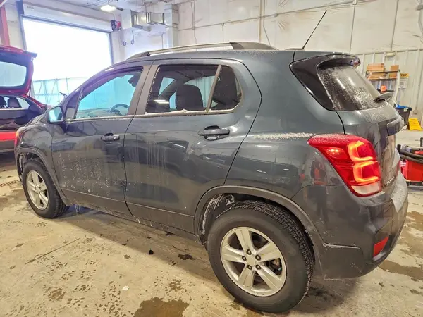 KL7CJPSM2MB364186 2021 CHEVROLET TRAX - Image 2