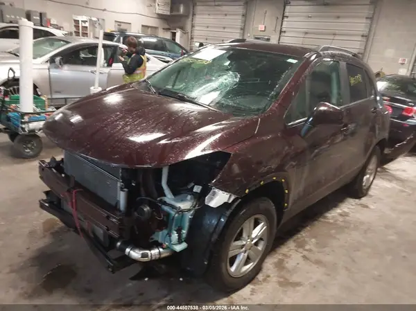 KL7CJPSM2MB369694 2021 CHEVROLET TRAX - Image 2