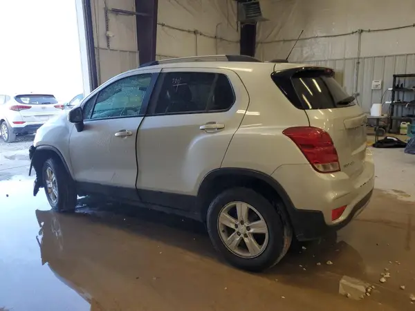 KL7CJPSM2MB374457 2021 CHEVROLET TRAX - Image 2