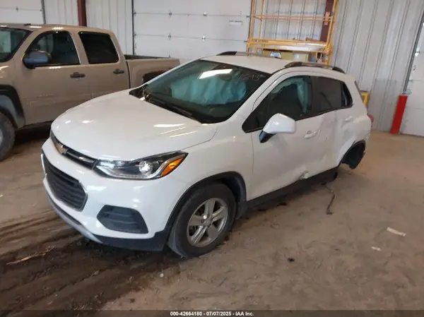 KL7CJPSM2NB501693 2022 CHEVROLET TRAX - Image 2