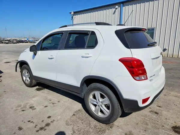 KL7CJPSM2NB543944 2022 CHEVROLET TRAX - Image 2