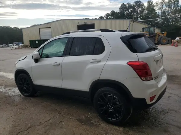 KL7CJPSM2NB556886 2022 CHEVROLET TRAX - Image 2
