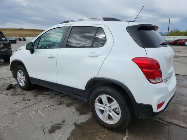 KL7CJPSM2NB558864 2022 CHEVROLET TRAX - Image 2
