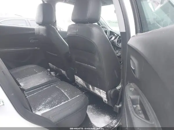 KL7CJPSM2NB563336 2022 CHEVROLET TRAX - Image 8