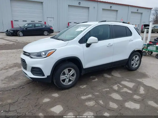 KL7CJPSM2NB565166 2022 CHEVROLET TRAX - Image 2