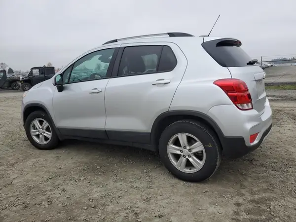 KL7CJPSM3MB365864 2021 CHEVROLET TRAX - Image 2