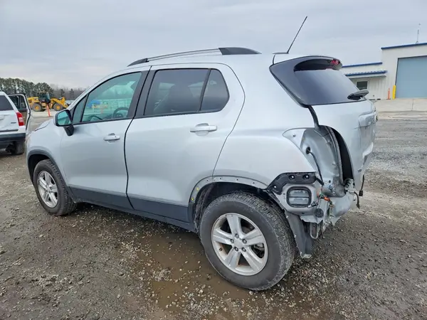 KL7CJPSM3MB368960 2021 CHEVROLET TRAX - Image 2