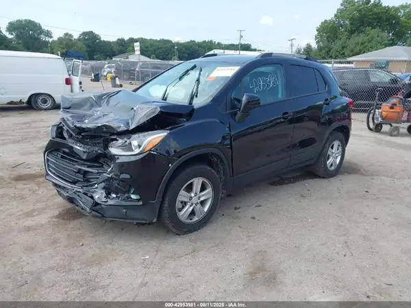 KL7CJPSM3MB369204 2021 CHEVROLET TRAX - Image 2