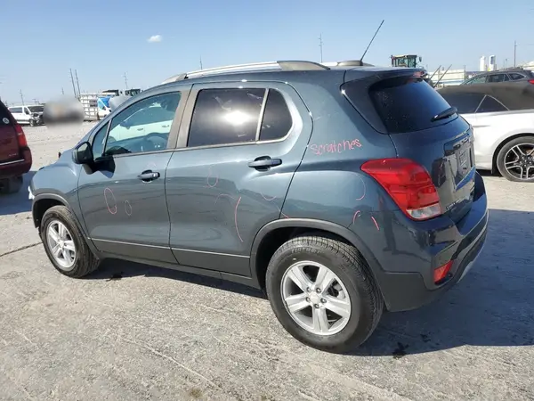 KL7CJPSM3MB371213 2021 CHEVROLET TRAX - Image 2
