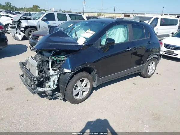 KL7CJPSM3NB511956 2022 CHEVROLET TRAX - Image 2