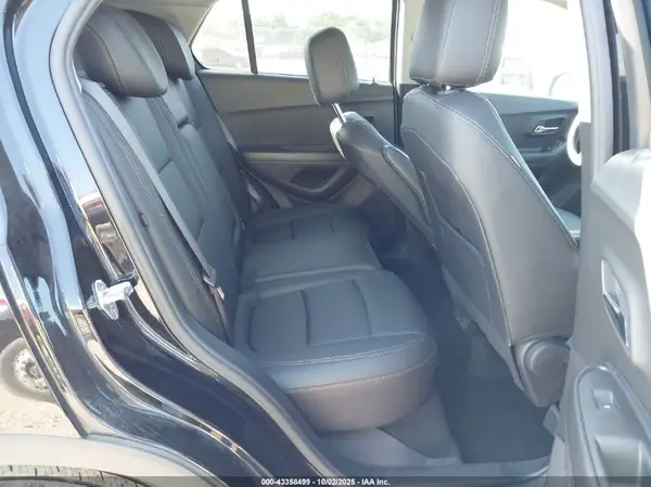 KL7CJPSM3NB523895 2022 CHEVROLET TRAX - Image 8