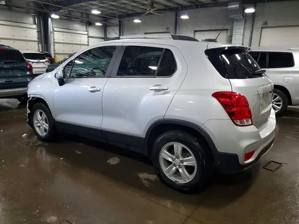 KL7CJPSM3NB535061 2022 CHEVROLET TRAX - Image 2