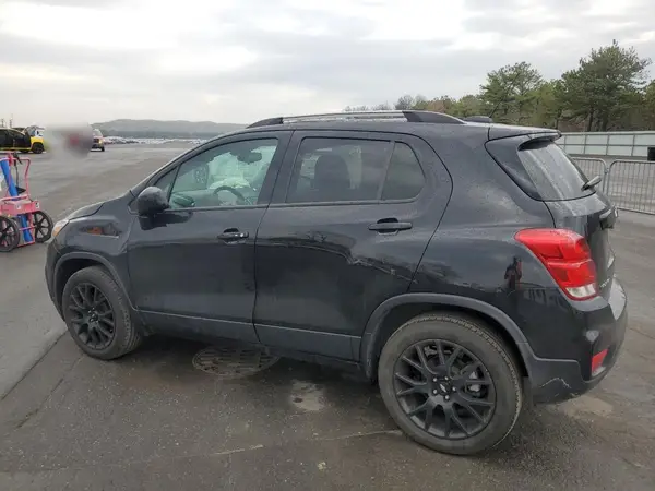 KL7CJPSM3NB536467 2022 CHEVROLET TRAX - Image 2