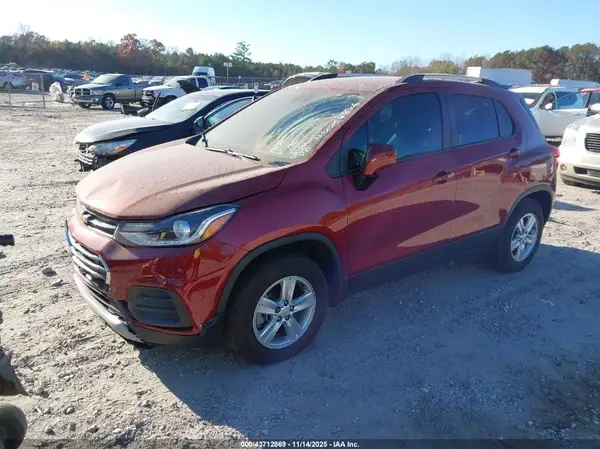 KL7CJPSM3NB548506 2022 CHEVROLET TRAX - Image 2
