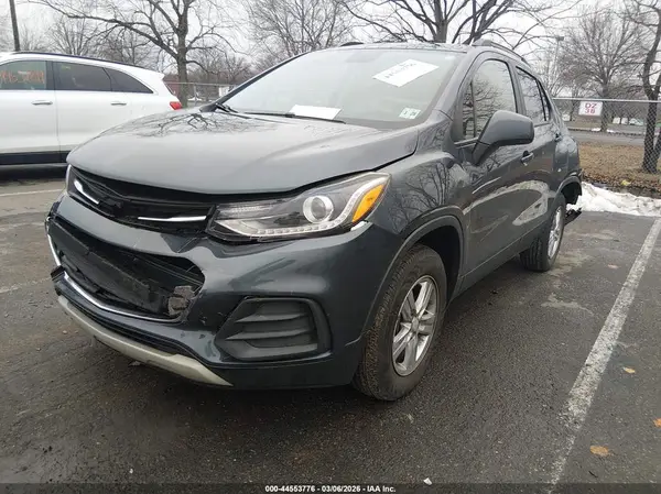 KL7CJPSM3NB559182 2022 CHEVROLET TRAX - Image 2
