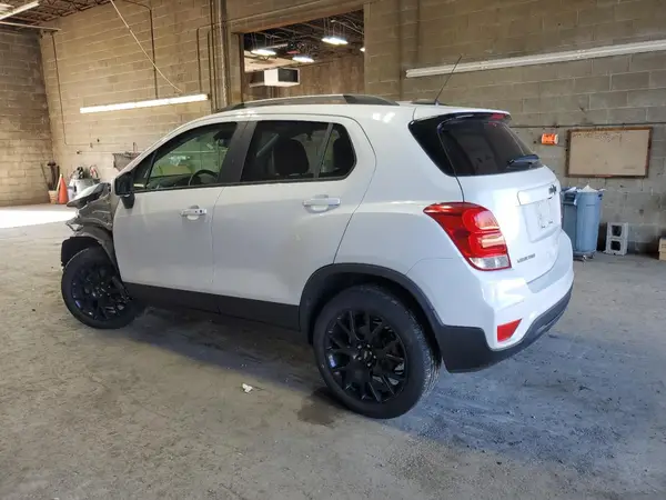 KL7CJPSM3NB562180 2022 CHEVROLET TRAX - Image 2
