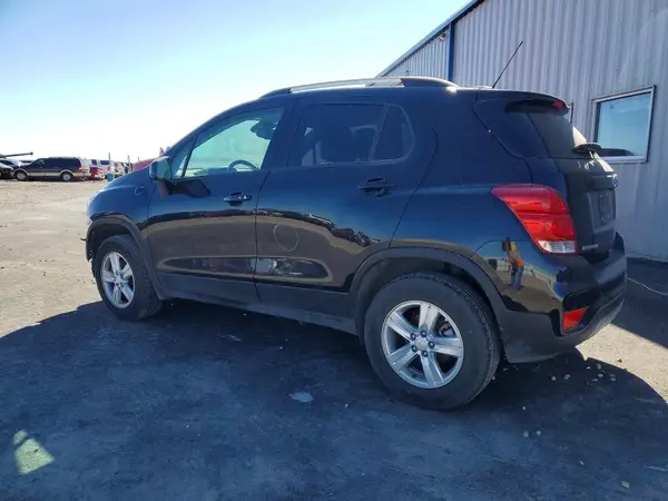 KL7CJPSM3NB569033 2022 CHEVROLET TRAX - Image 2