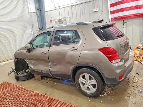 KL7CJPSM4MB371396 2021 CHEVROLET TRAX - Image 2
