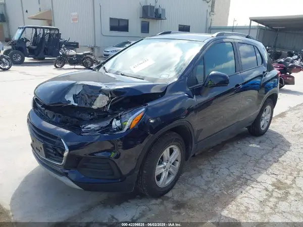KL7CJPSM4MB372760 2021 CHEVROLET TRAX - Image 2