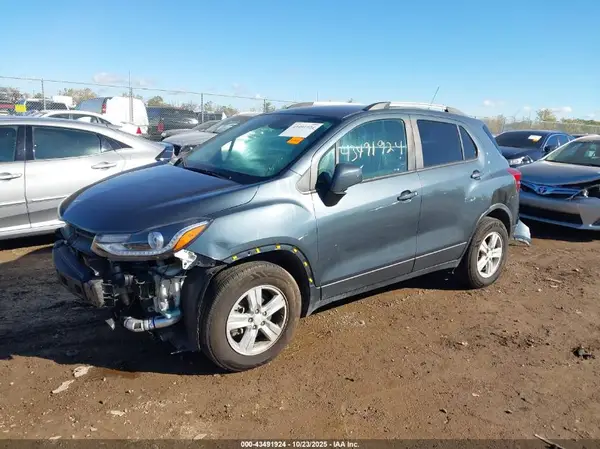 KL7CJPSM4NB503137 2022 CHEVROLET TRAX - Image 2
