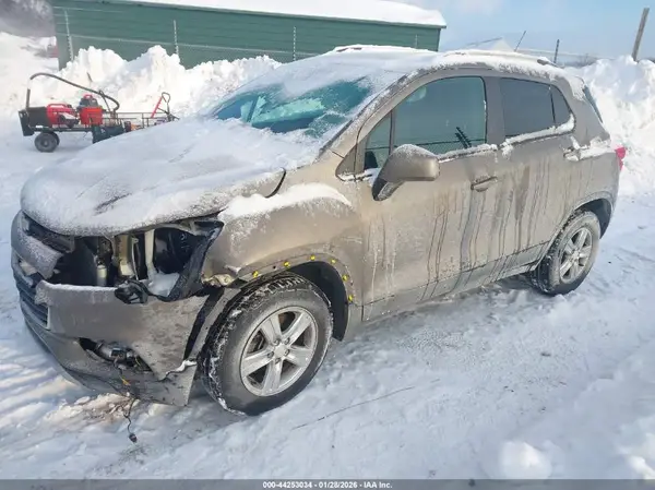 KL7CJPSM4NB505390 2022 CHEVROLET TRAX - Image 2