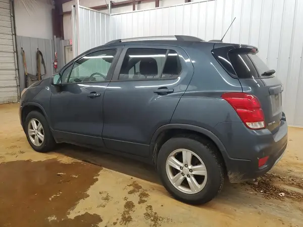KL7CJPSM4NB519824 2022 CHEVROLET TRAX - Image 2