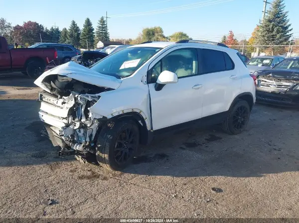 KL7CJPSM4NB525011 2022 CHEVROLET TRAX - Image 2
