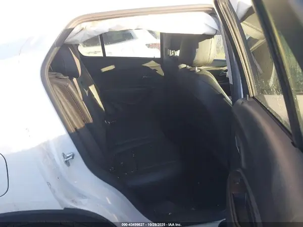 KL7CJPSM4NB525011 2022 CHEVROLET TRAX - Image 8
