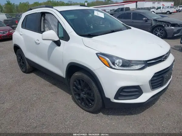 KL7CJPSM4NB530127 2022 CHEVROLET TRAX - Image 1