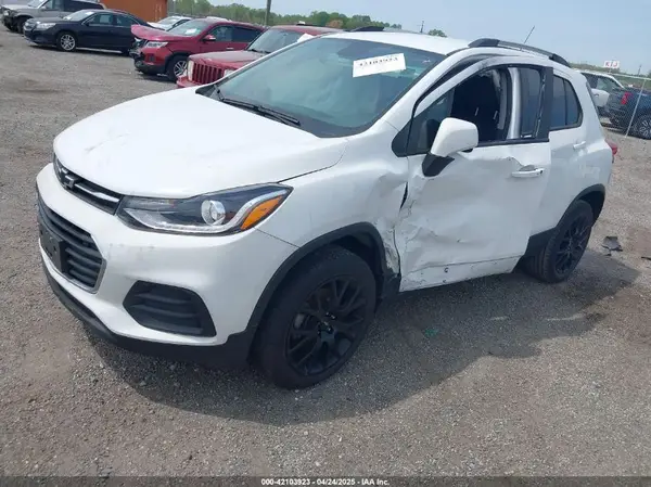 KL7CJPSM4NB530127 2022 CHEVROLET TRAX - Image 2
