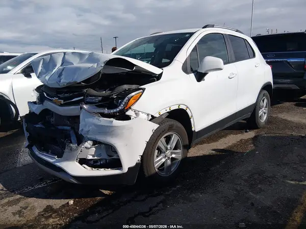 KL7CJPSM4NB559983 2022 CHEVROLET TRAX - Image 2