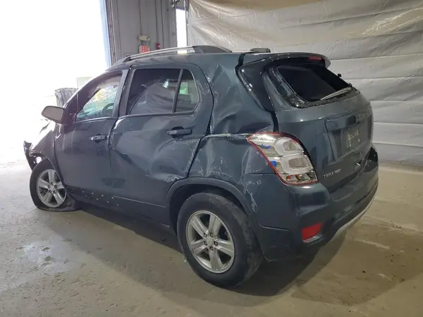 KL7CJPSM4NB560423 2022 CHEVROLET TRAX - Image 2