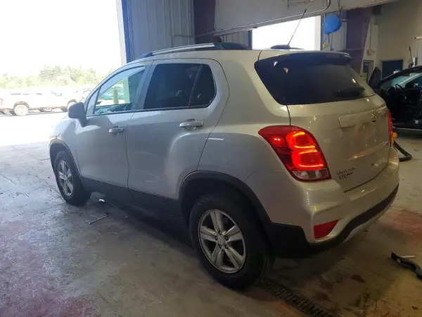 KL7CJPSM4NB563824 2022 CHEVROLET TRAX - Image 2